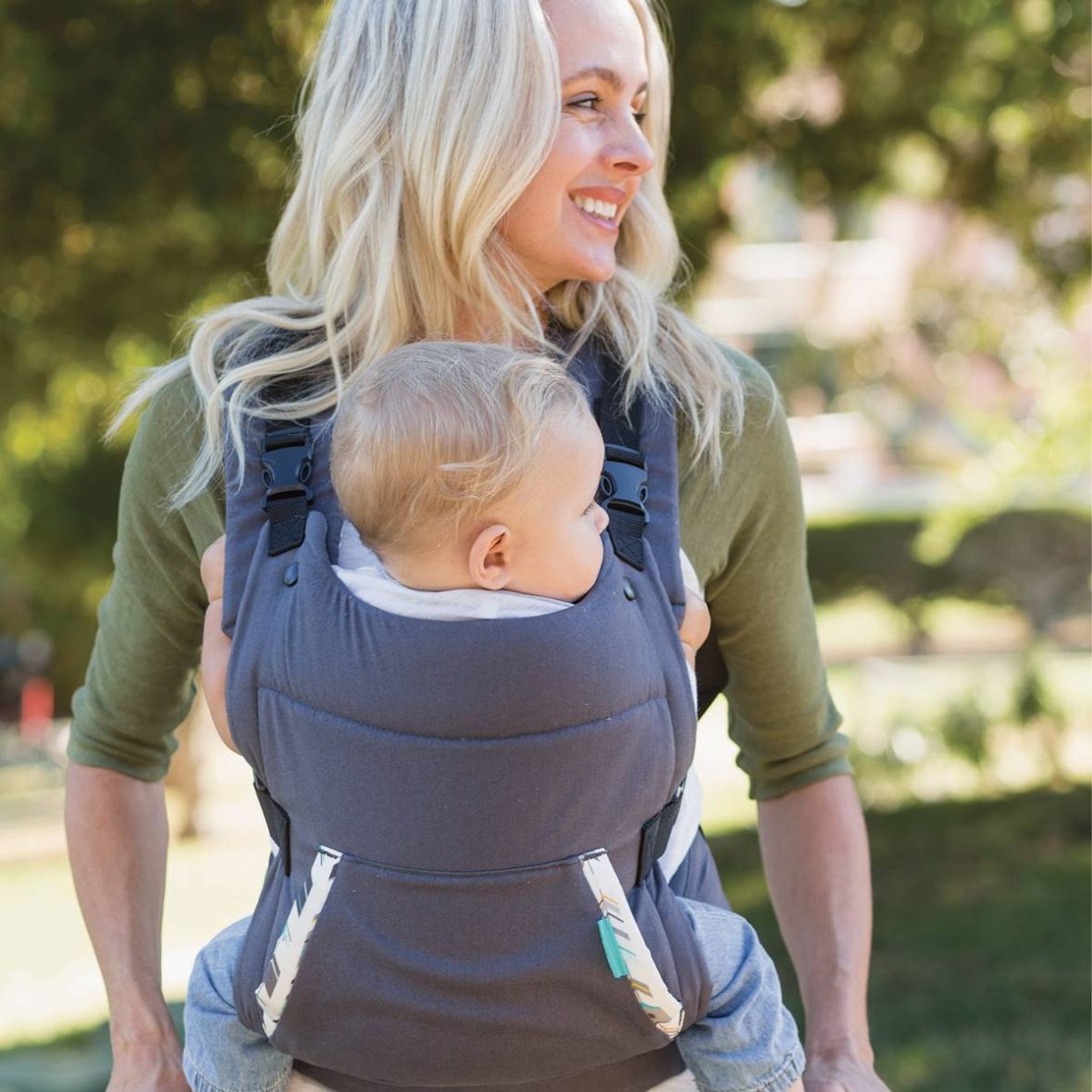 Porte bébé ergonomique cuddle up-Infantino (2)
