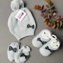 Pack-chaussons-moufles-et-bonnet-en-laine-gris