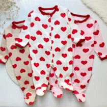 Pyjama-enfant-a-otif-coeurs-rouges-1