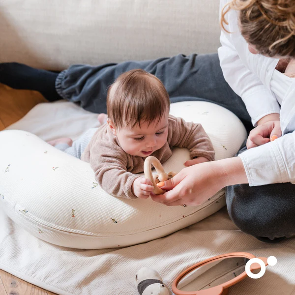 coussin-de-maternite-2-en-1-twisty-sweet-cream-doomoo-3