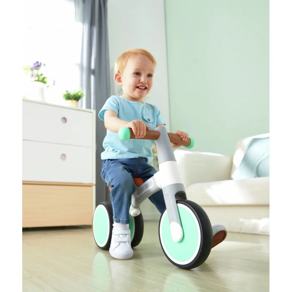 velo-dequilibre-vert-pour-tout-petits-hape11.jpg