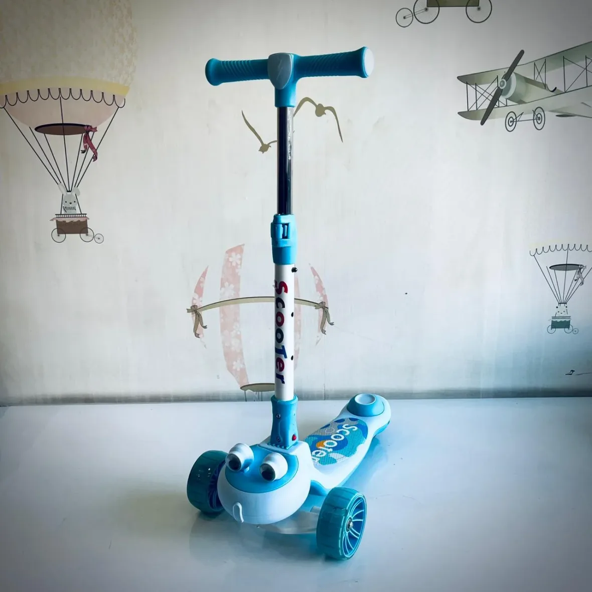 trottinette-bebe-avec-roues-lumineuses-et-musique-bleu